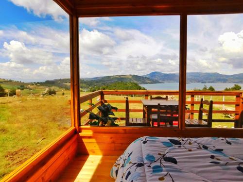 Cabaña con vista a la laguna de Tota — hotel in Tota