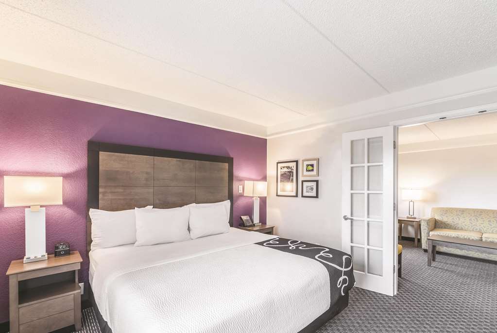 La Quinta Inn & Suites by Wyndham Austin Airport - photo 14