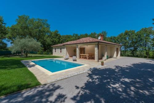 Stunning Apartment In Umag With Wifi — 4-Star Luxury Hotel in Umag, Croatia