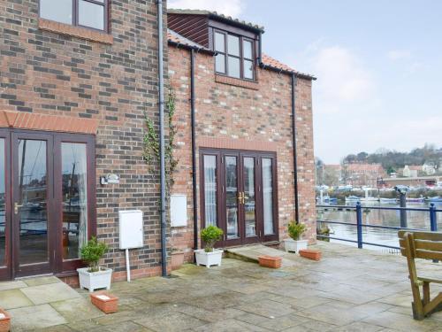 Moon River Cottage — 4-Star Luxury Hotel in Whitby, United Kingdom