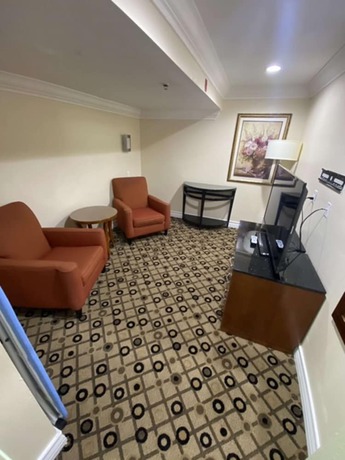 Baymont by Wyndham College Park Atlanta Airport South - photo 3