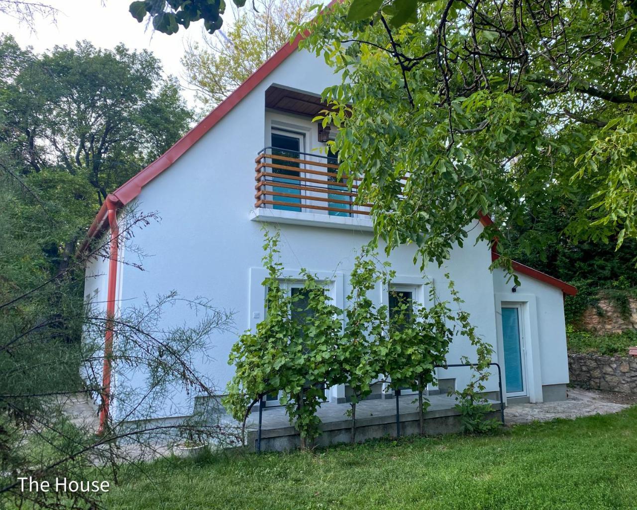 Quiet green relaxing place 3 bedroom villa — 4-Star Luxury Hotel in Balatonfured, Hungary