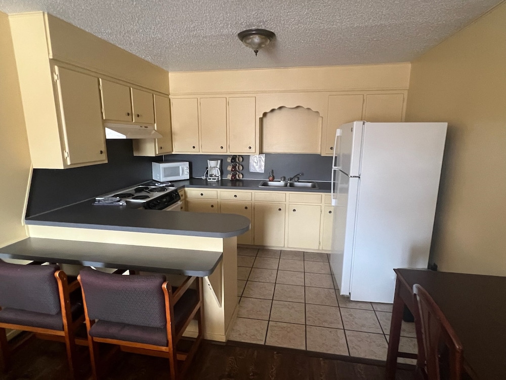 Yellow Diamond Inn - photo 23