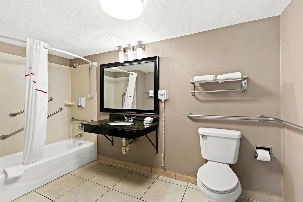 Red Roof Inn & Suites Duncan - photo 30
