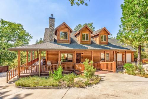 Bass Lake Log Home Dog Friendly — 4-Star Luxury Hotel in Bass Lake, United States
