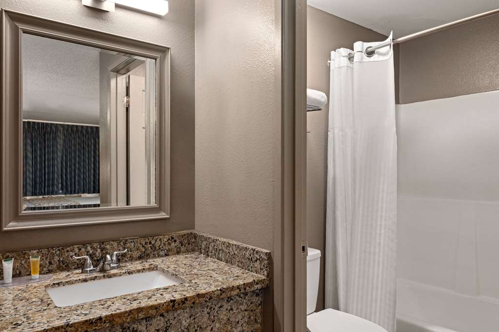 Days Inn by Wyndham Lakewood South Tacoma - photo 35
