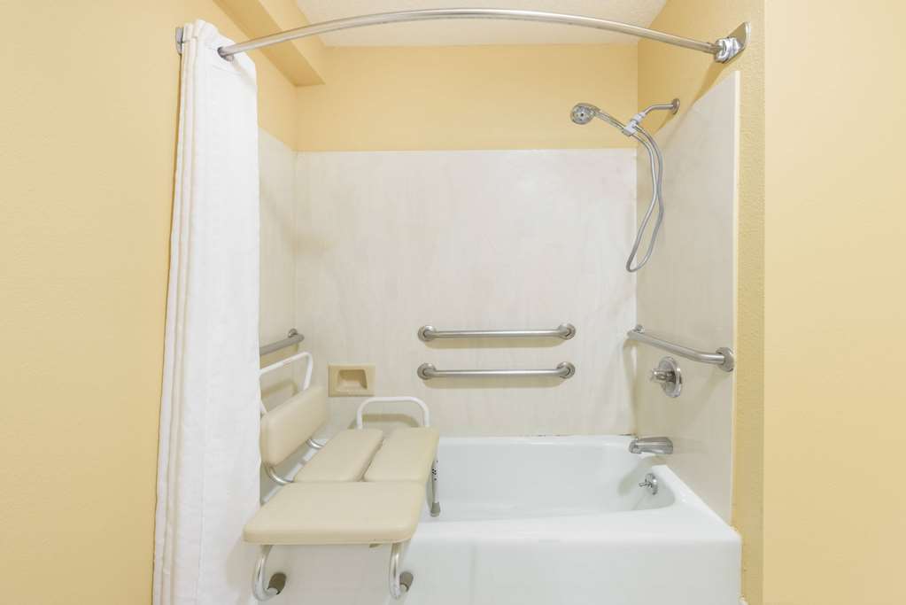Super 8 by Wyndham O'Fallon - photo 10