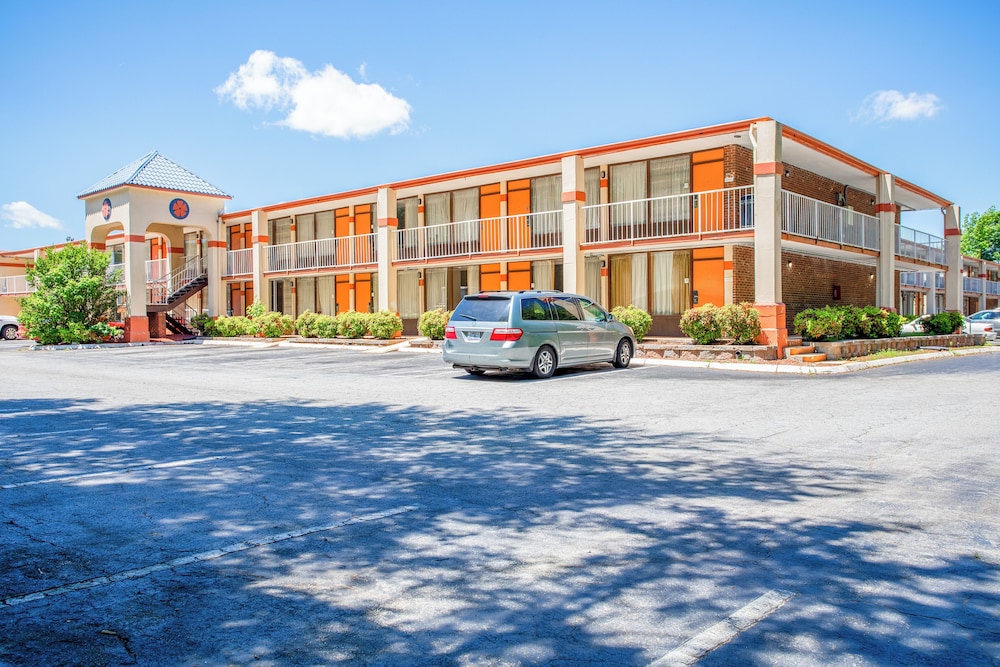 OYO Hotel Greensboro East I 40 - photo 57