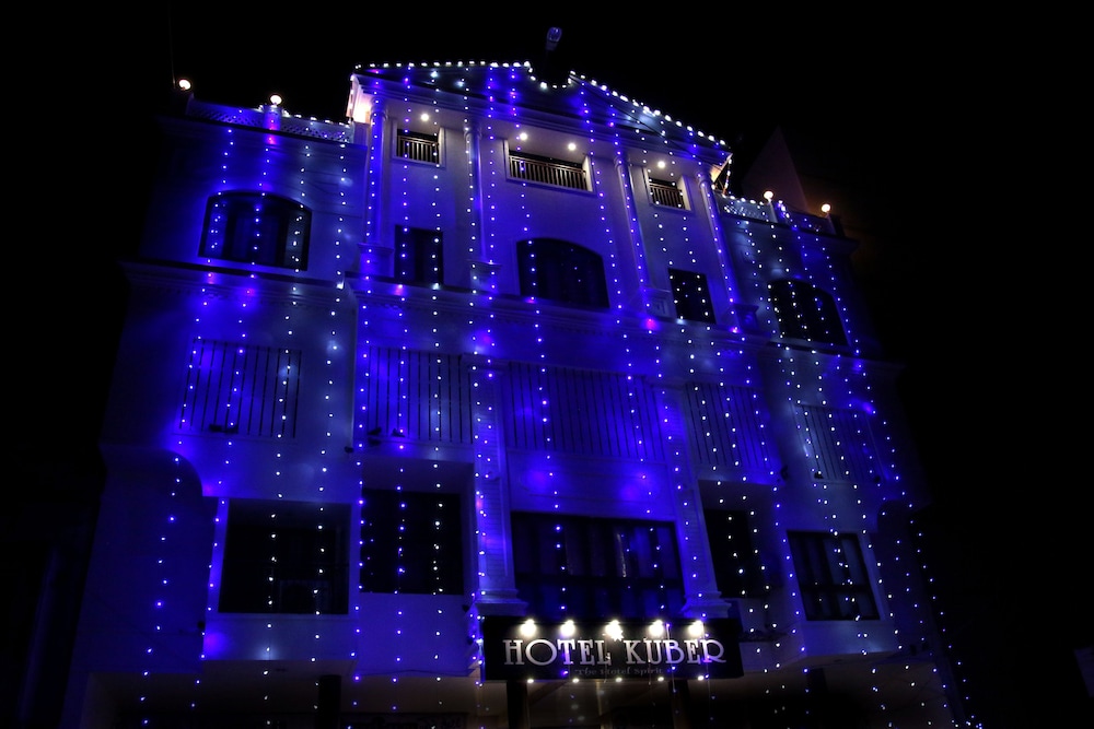 Hotel Kuber — hotel in Porbandar