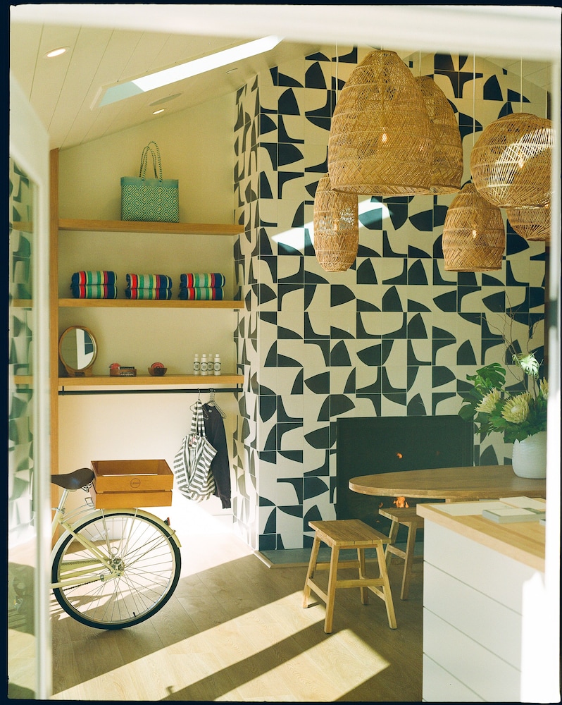 The Dolphin Inn - photo 9