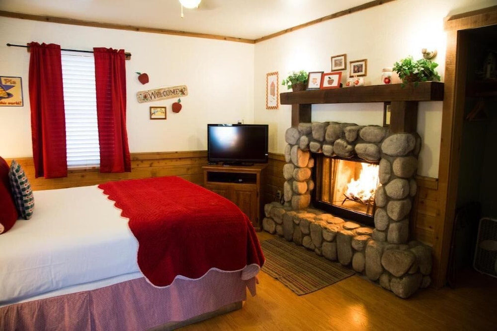 Sleepy Forest Cottages — hotel in Big Bear Lake