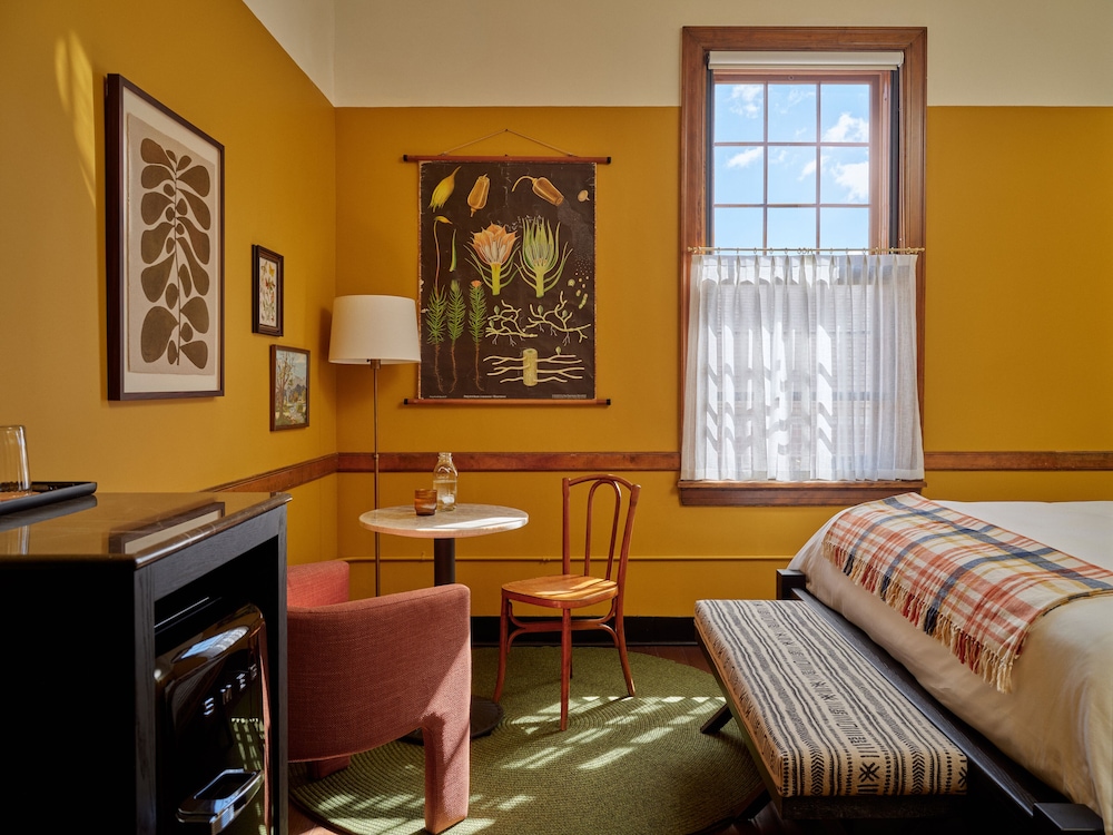 The Abner Hotel - photo 4