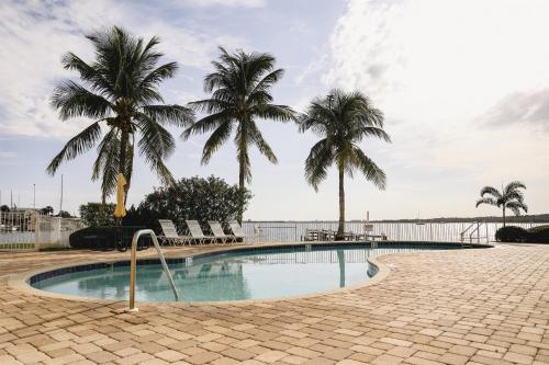 Dolphin Bay in Boca Ciega Resort 2BR Pool Bay View in St. Petersburg, United States
