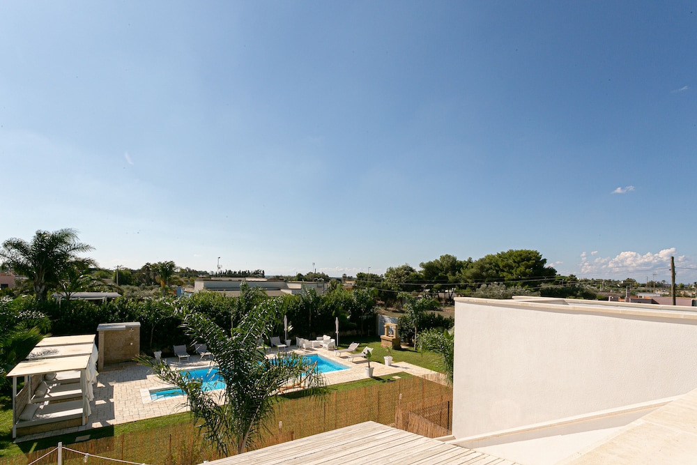 Bilocale con piscina a 500 m dal mare — 4-Star Luxury Hotel in Ugento, Italy