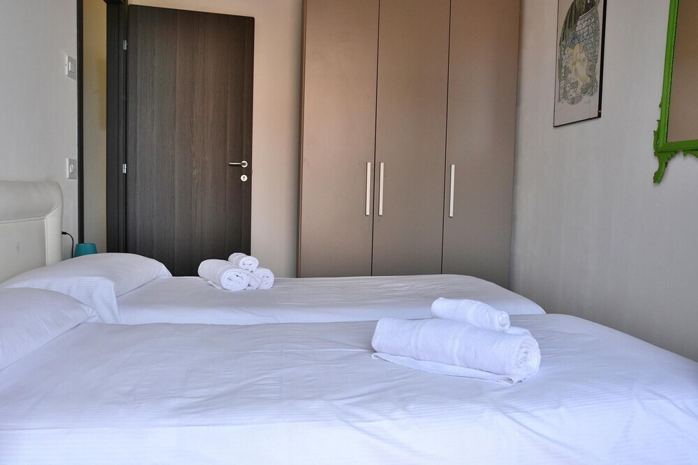 North House With Pool And Lake View — 4-Star Luxury Hotel in Torri Del Benaco, Italy