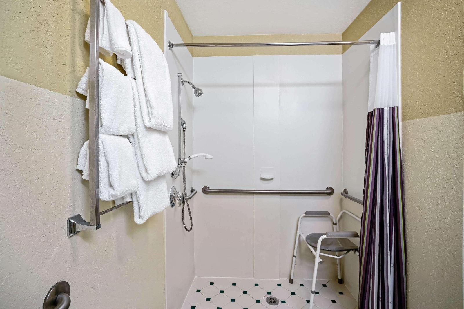 La Quinta Inn & Suites By Wyndham Memphis Primacy Parkway - photo 29