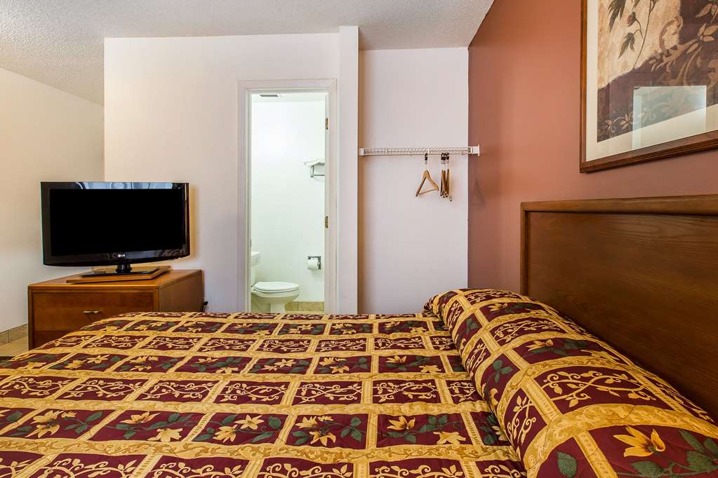 Suburban Extended Stay Abercorn - photo 15