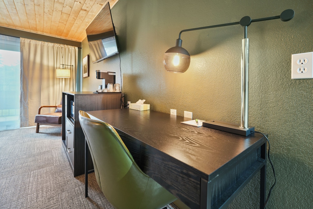Tremont Lodge & Resort - photo 178