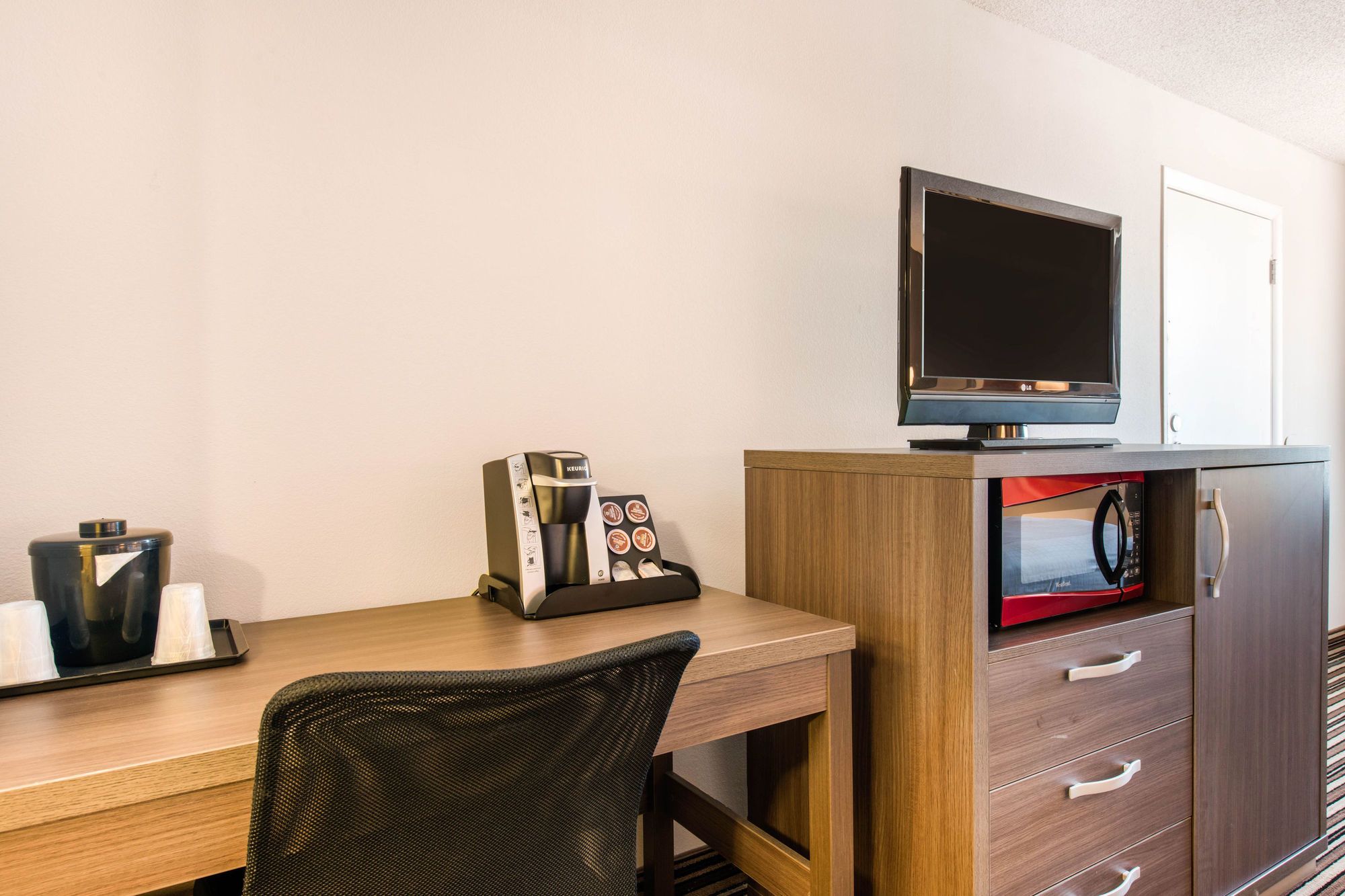 Econo Lodge Orlando Airport - photo 40