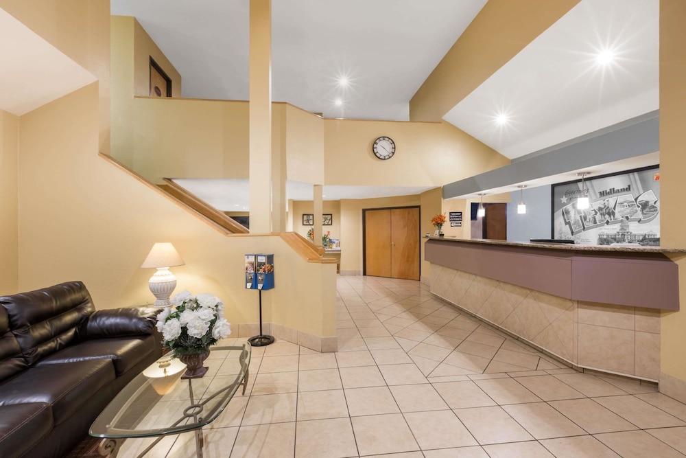 Super 8 by Wyndham Midland - photo 4