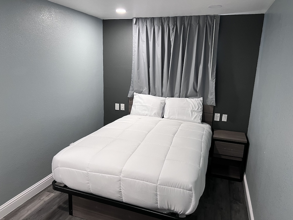 Surf City Inn and Suites - photo 18