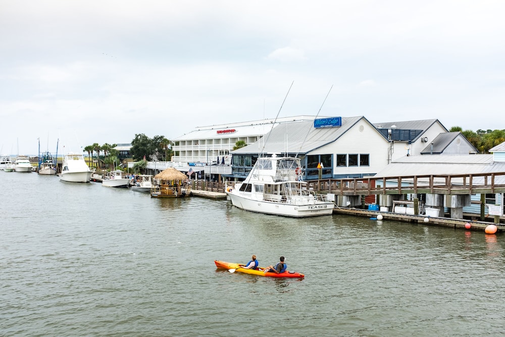 Shem Creek Inn - photo 36