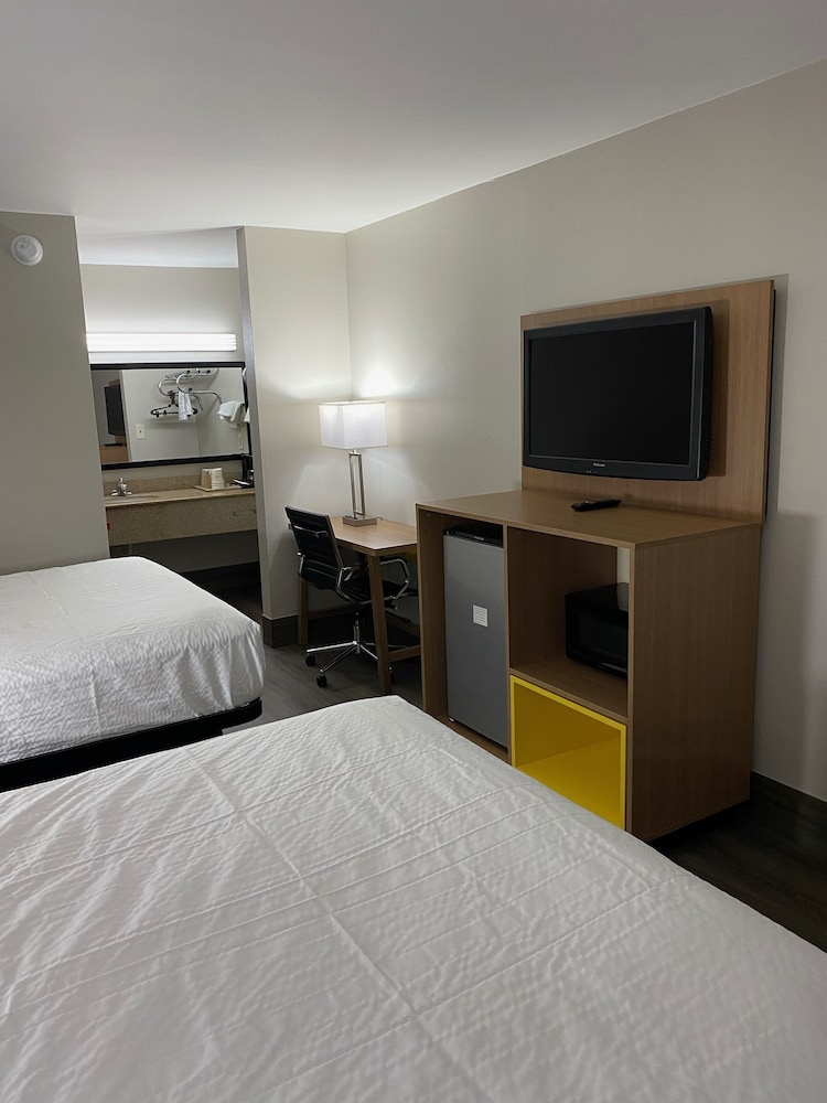 Red Roof Inn Leeds - photo 8