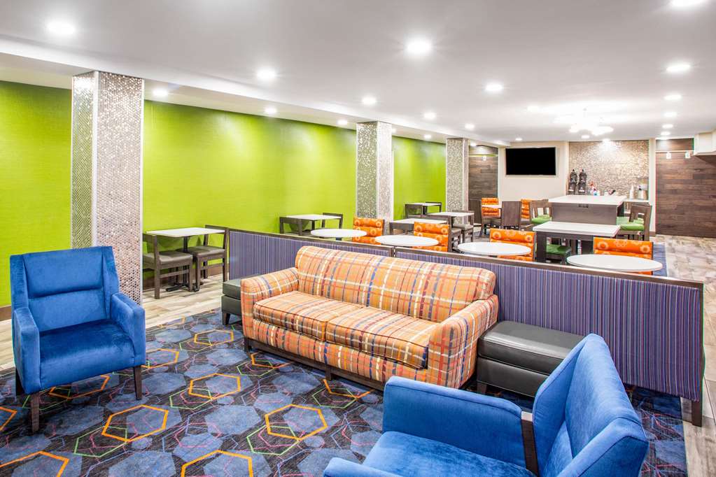 La Quinta Inn by Wyndham St. Louis Hazelwood Airport North - photo 7