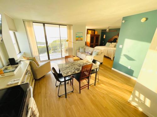 Penthouse 6 Panoramic Ocean Views Top Floor - featured photo
