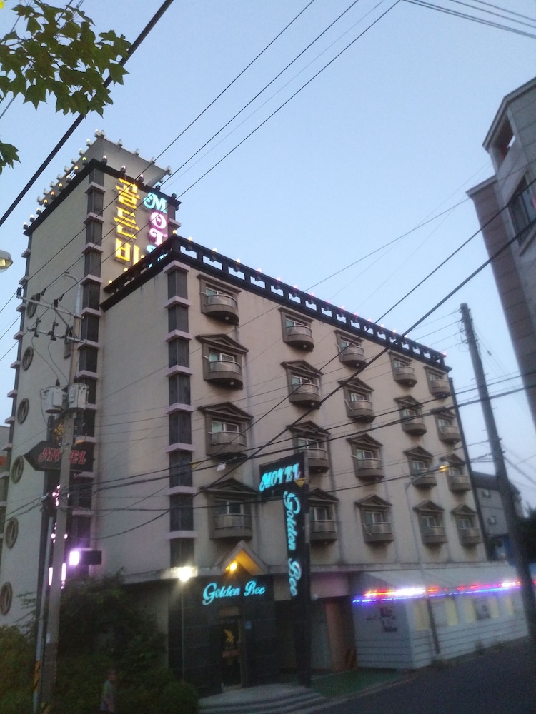 Golden Bee Motel in Gunsan, South Korea