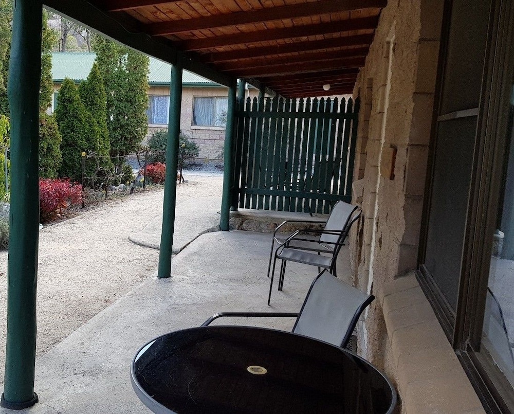 Murray Gardens Country Cottages & Motel — hotel in Stanthorpe