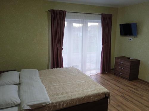 Yellow apartments — Boryspil' — photo 2