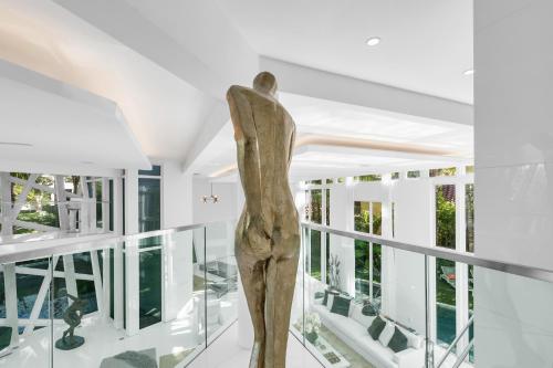 Villa Loggia Oasis Luxurious 6BD 7BA with Resort Style Pool - photo 95