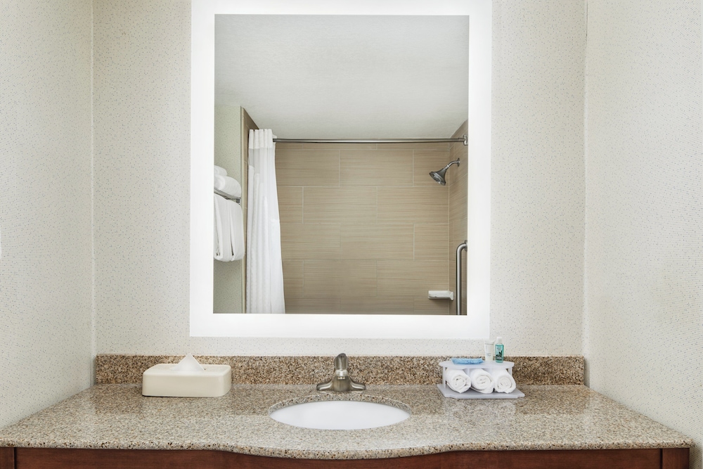 Holiday Inn Express & Suites Jacksonville SE Med Ctr Area by IHG - photo 29