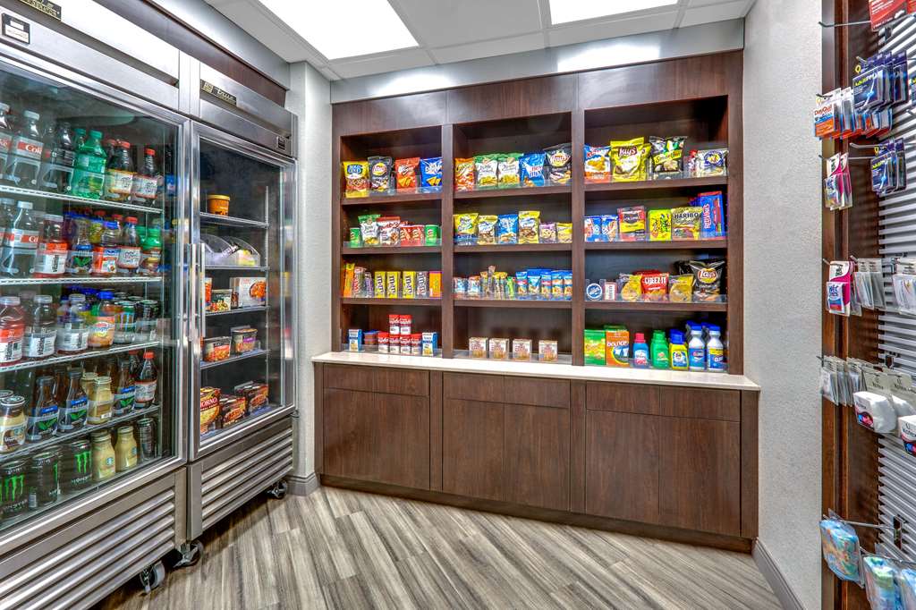La Quinta Inn & Suites by Wyndham Dallas North Central - photo 26