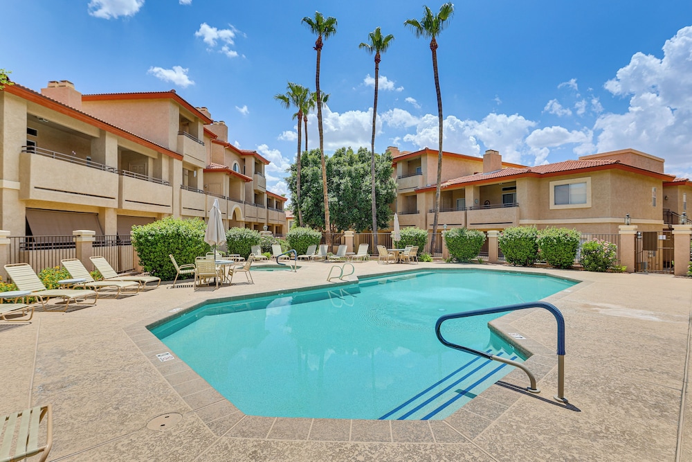 Getaway with Balcony and Spa 13 Mi to Old Town — 4-Star Luxury Hotel in Phoenix, United States