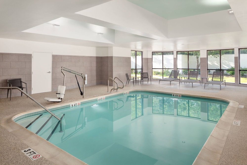 Courtyard by Marriott Portland Airport - photo 26