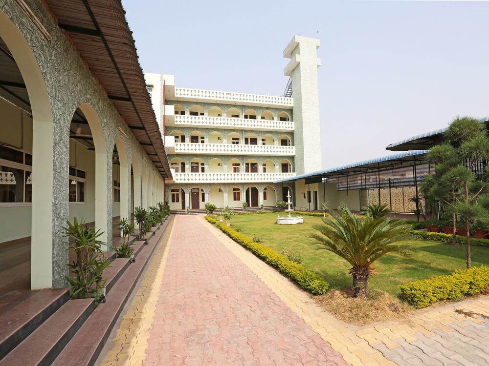 OYO 10104 Radhika Resort in Kota, India