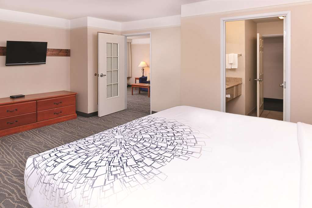 La Quinta Inn & Suites by Wyndham Ruidoso Downs - photo 35