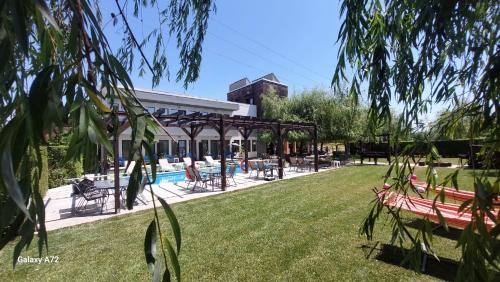 Vila Eclipse — 4-Star Luxury Hotel in Corbu, Romania