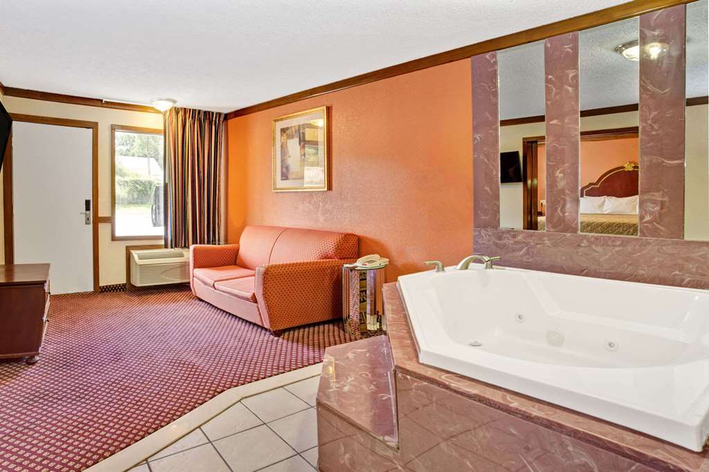 Travelodge by Wyndham Sellersburg Louisville North - photo 13