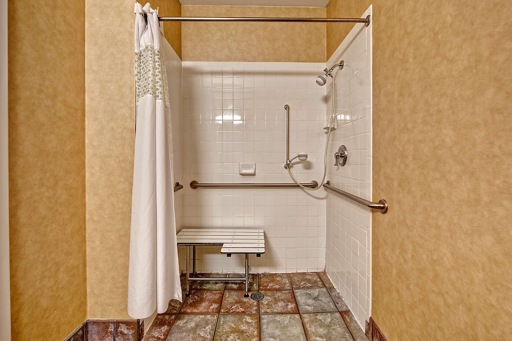 Hampton Inn Laurinburg - photo 15