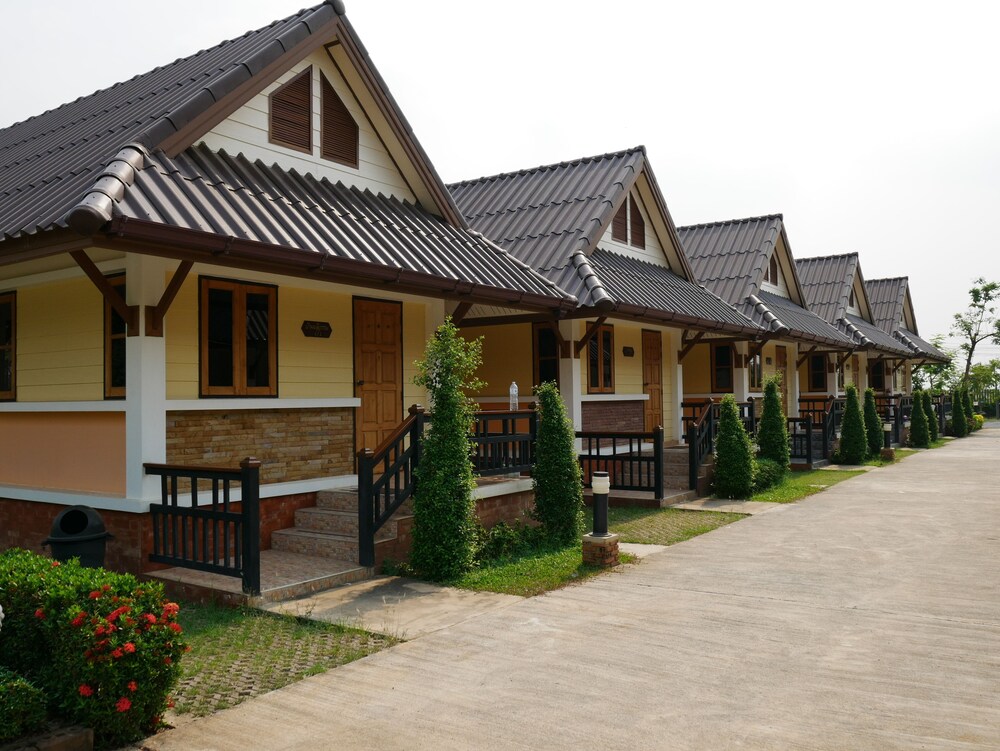 Boon Bunleng Resort — hotel in Sawankhalok