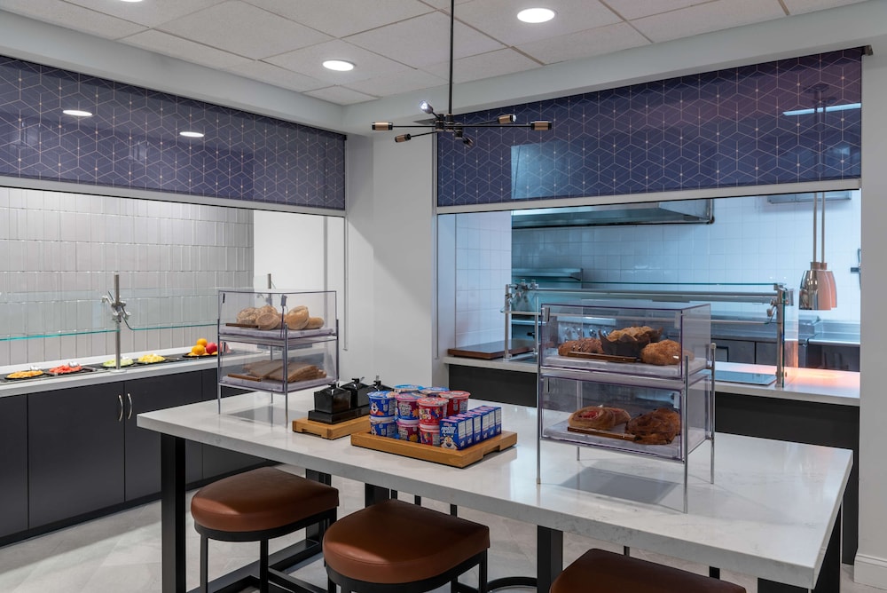 Hilton Garden Inn Arlington Courthouse Plaza - photo 31