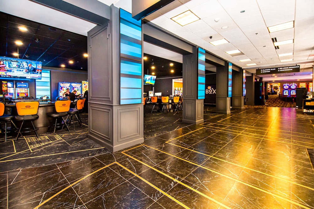 Hampton Inn Deadwood at Tin Lizzie Gaming Resort - photo 39