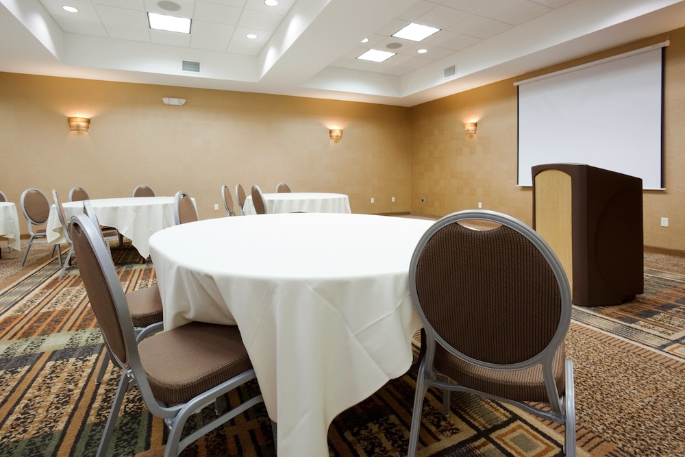 Holiday Inn & Suites Green Bay Stadium by IHG - photo 30