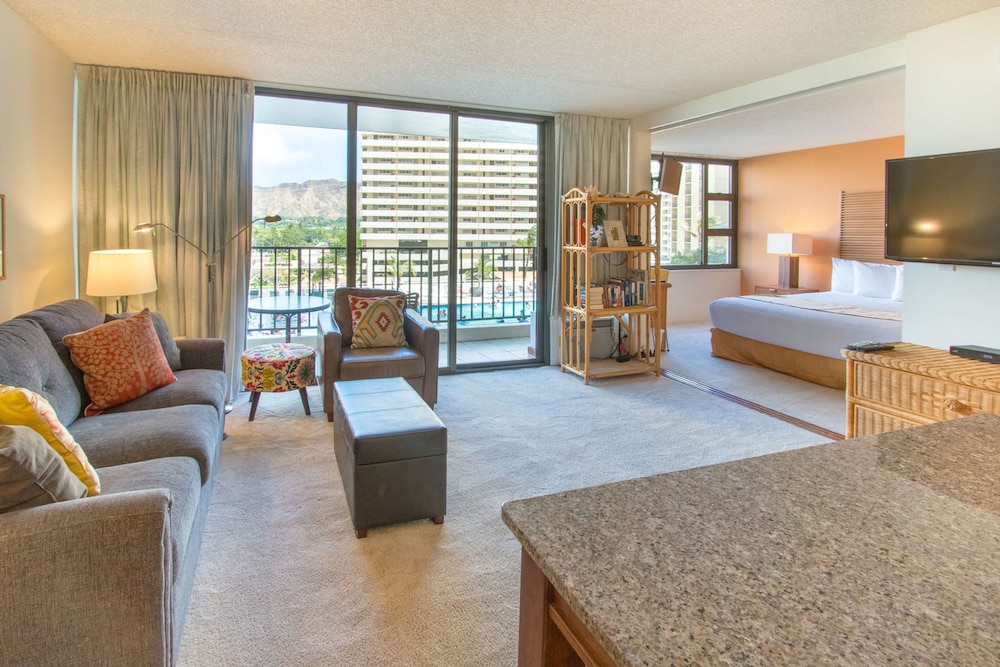 Waikiki Banyan Pool View Tower 1 Suite 707 - photo 13
