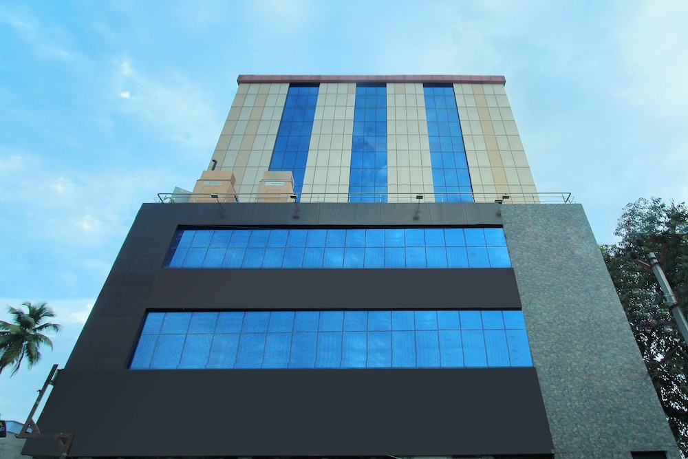 Capital O 29675 Hotel Tiruchendur Mani Iyer in Palani, India