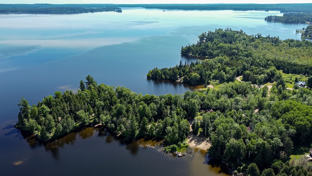 Lakepoint Cottage Resort in Pembroke, Canada
