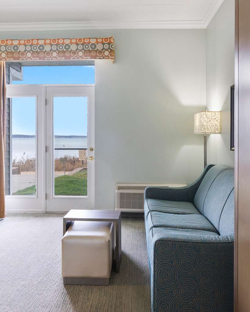 Cherry Tree Inn & Suites - photo 28